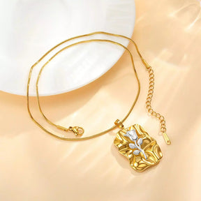 Square Rose Flower Pendant Necklace, Luxury Vintage Jewellery UK, Rose Flower Pendant Necklace, Stainless Steel Women’s Necklace, Silver and Gold Pendant Necklace, Elegant Vintage Necklace, Luxury jewellery gift UK, Rose pendant gift for her UK