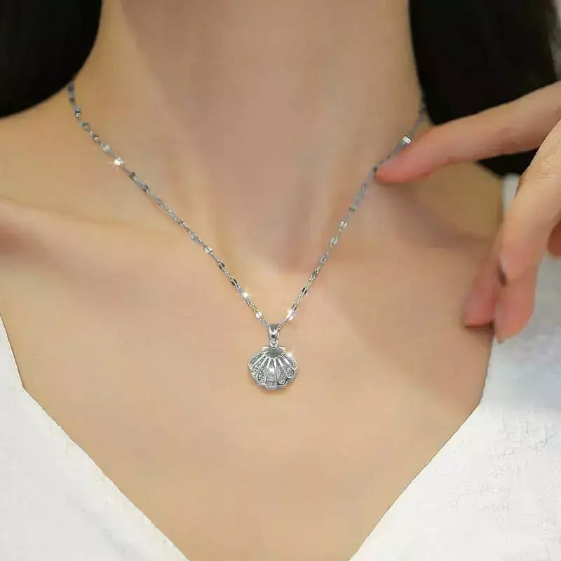 seashell pearl necklace, women’s seashell and pearl necklace, zirconia seashell necklace, elegant seashell necklace, modern pearl necklace, sophisticated women’s necklace, gift necklace for her, elegant beach style seashell necklace, women’s pearl jewellery, delicate seashell pendant necklace, luxury women’s necklace, pearl zirconia necklace gift, stainless steel women’s necklace, birthday gift necklace for women, necklace symbol of protection and love